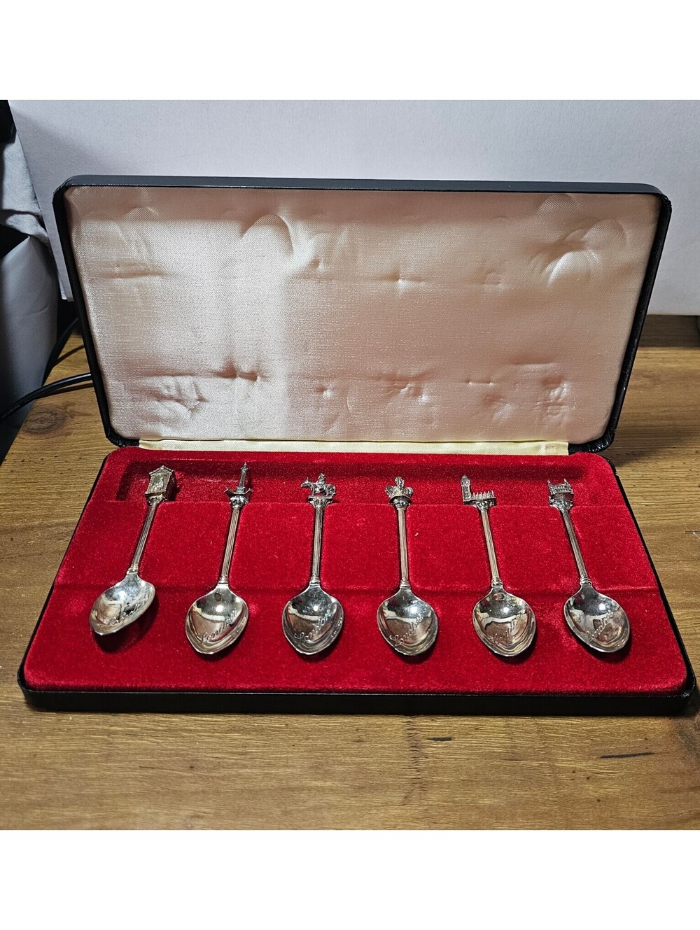 Vintage Exquisite London Souvenir Spoons Set 6 Silver Plate Landmarks Boxed